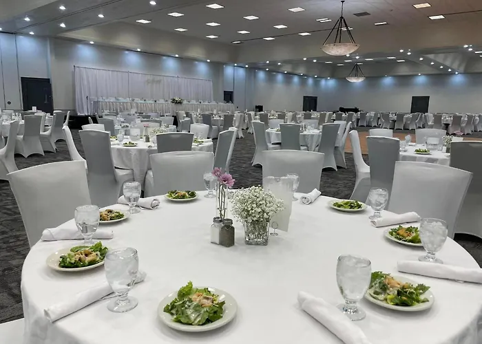 Bismarck Hotel And Conference Center