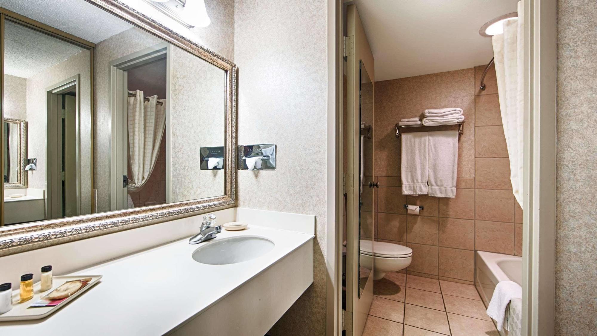 Hotel And Conference Center Bismarck